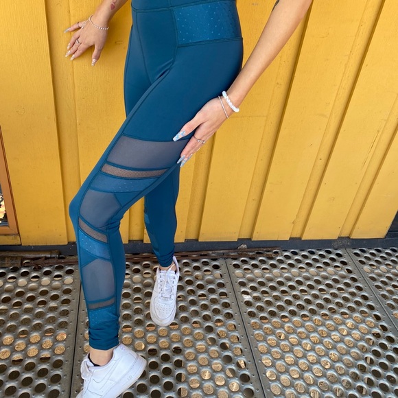 🦋Lululemon Side Mesh Leggings🦋 - Picture 5 of 10